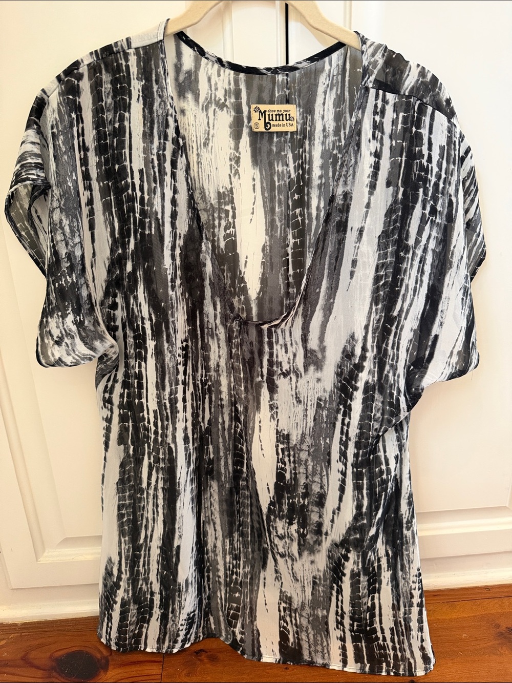 Show Me Your MuMu Black and White Patterned Blouse small semi sheer short sleeve